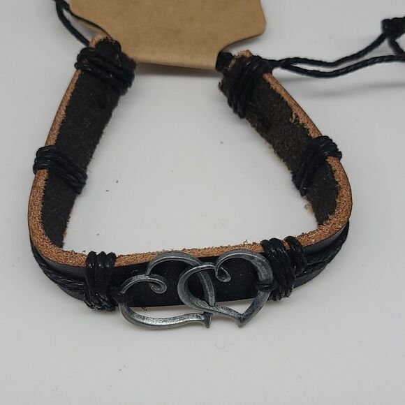 Leather Heart Bracelet Black - Picture 1 of 2